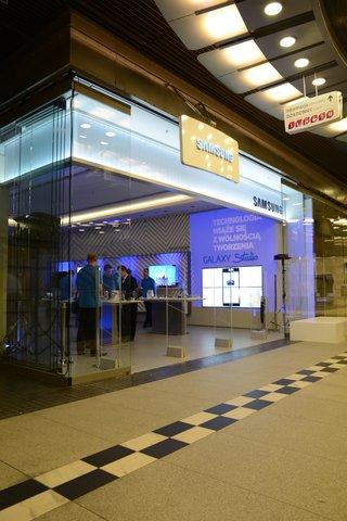 Samsung’s new mall stores will promote Galaxy and more on to you